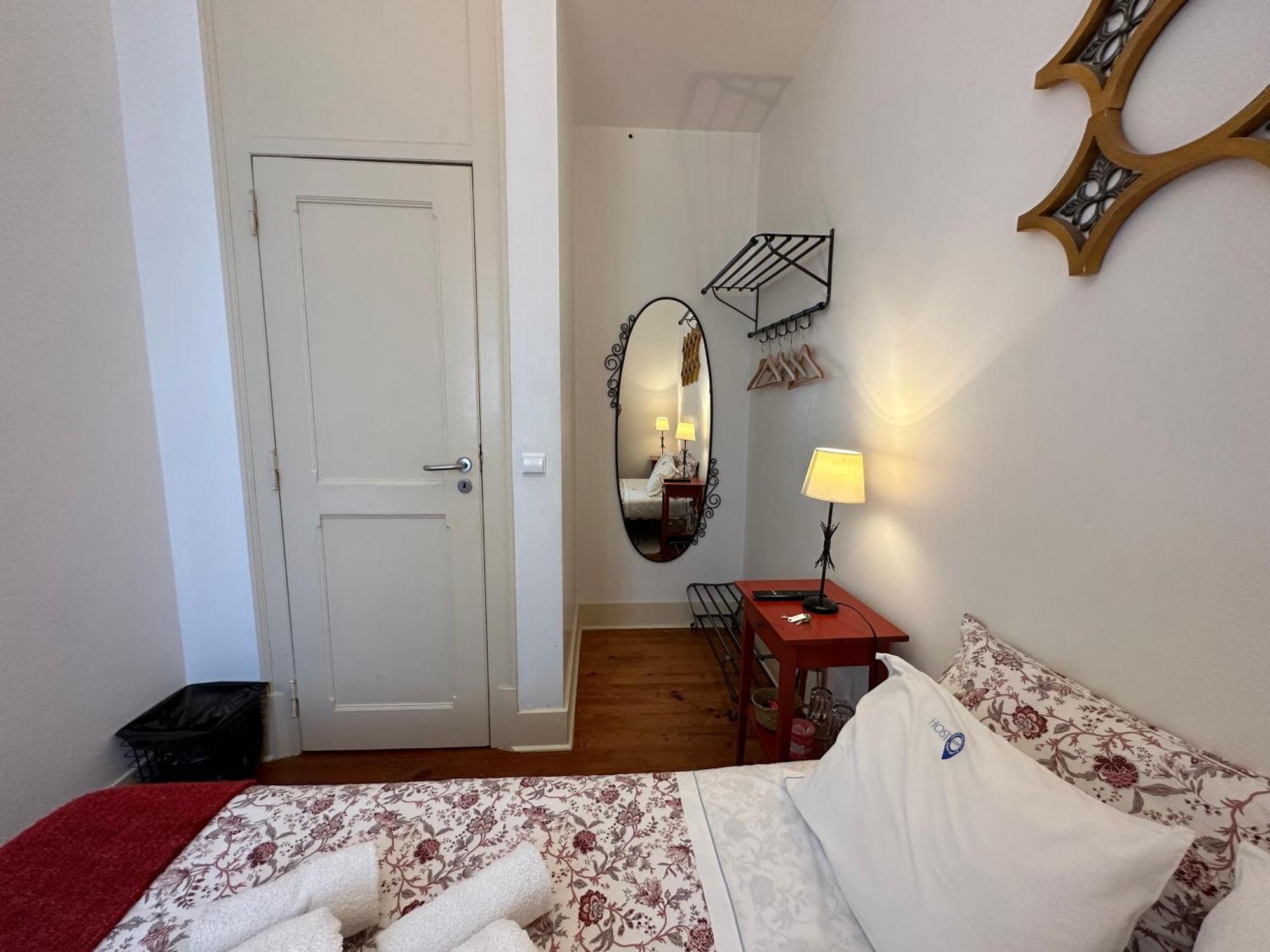Estrela Charming Rooms By Host-Point Лиссабон Экстерьер фото
