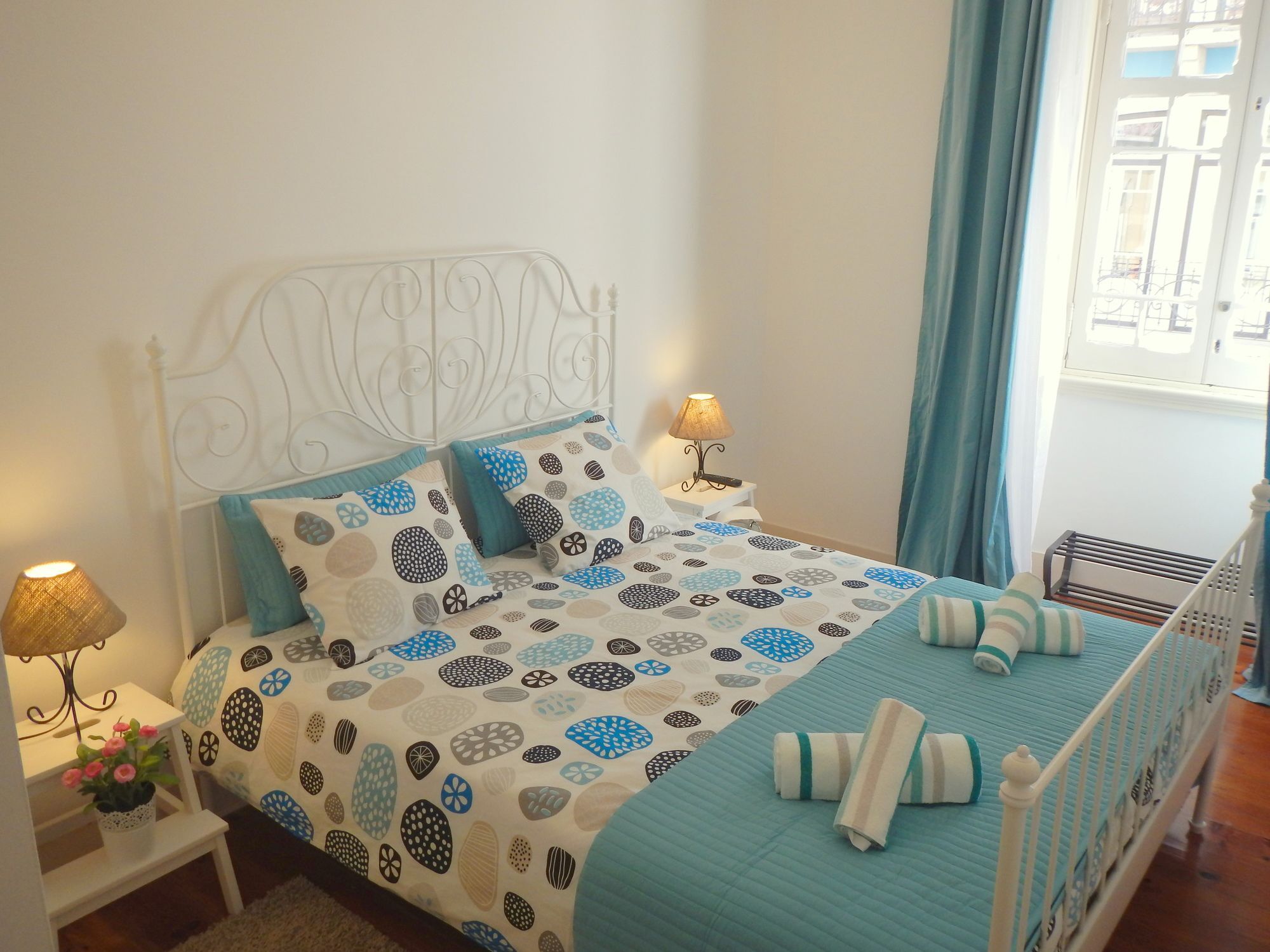 Estrela Charming Rooms By Host-Point Лиссабон Экстерьер фото